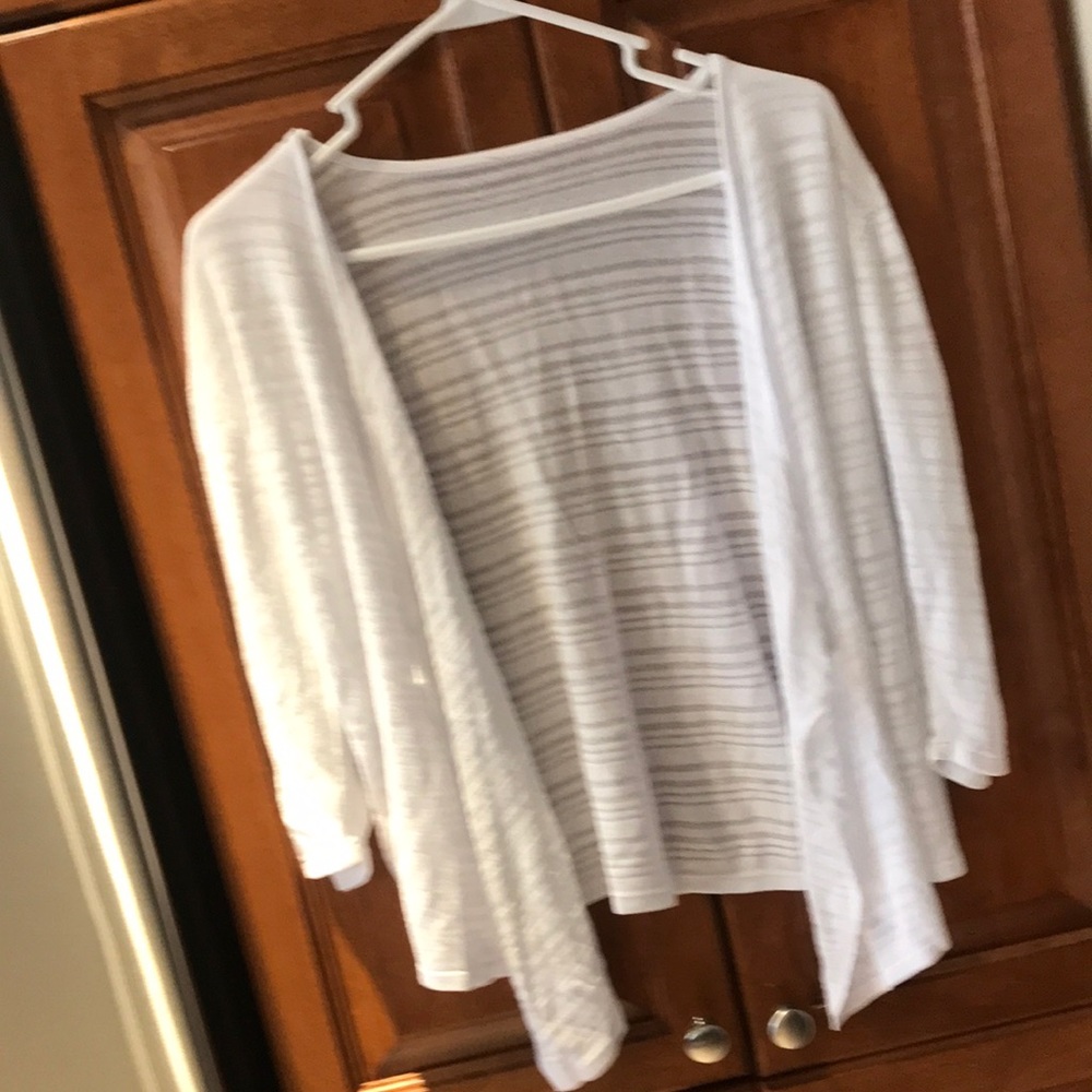 🌺 White cardigan